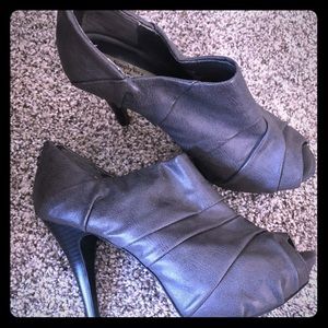 Simply Vera peek toe pumps